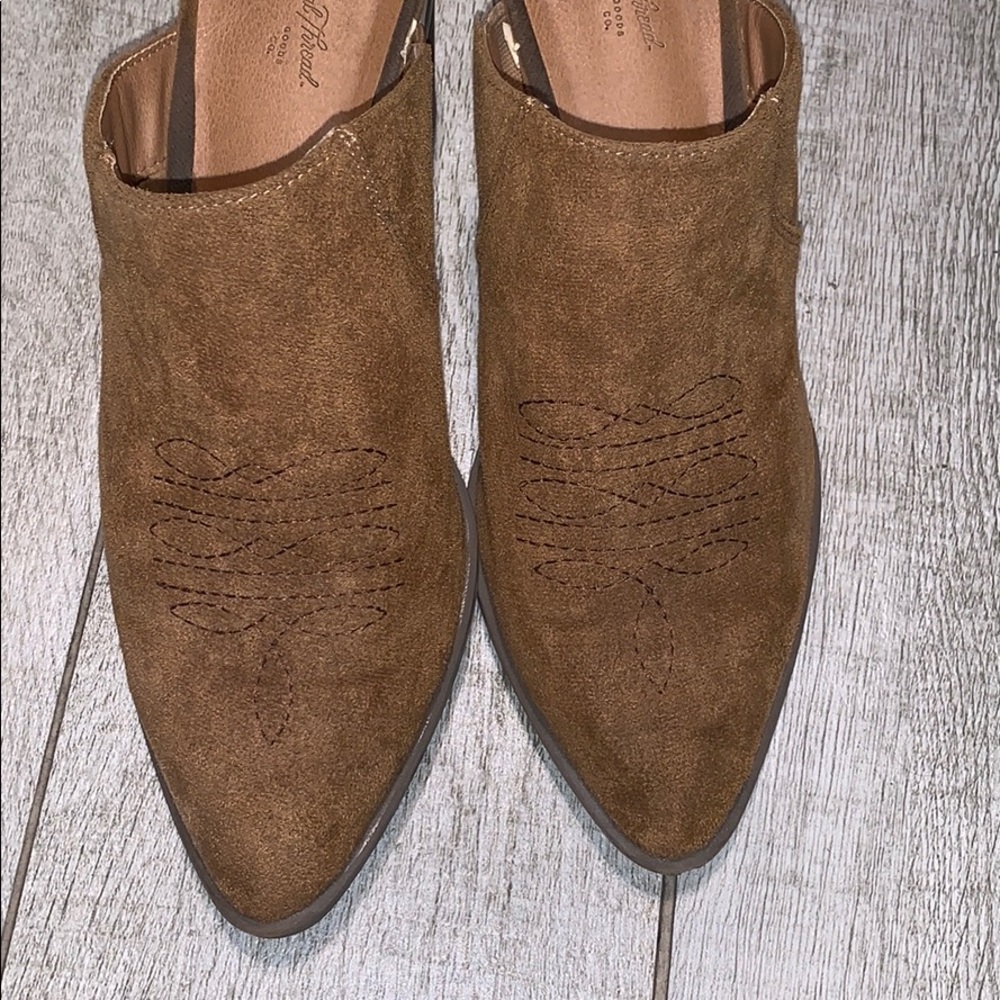 Universal Thread Booties - Picture 2 of 3